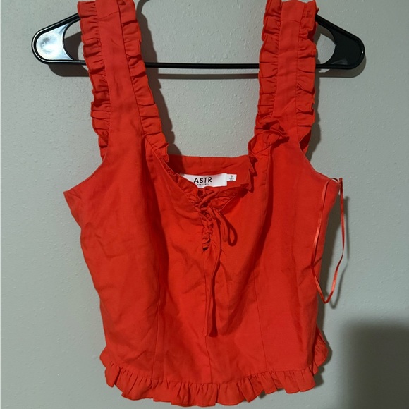 Astr Red Ruffle Crop Tank S - Picture 2 of 5